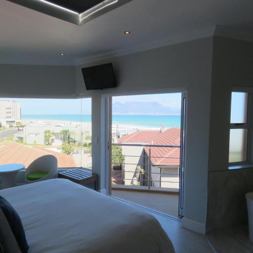Gallery image of Gull on the Bay Boutique Guest House in Bloubergstrand