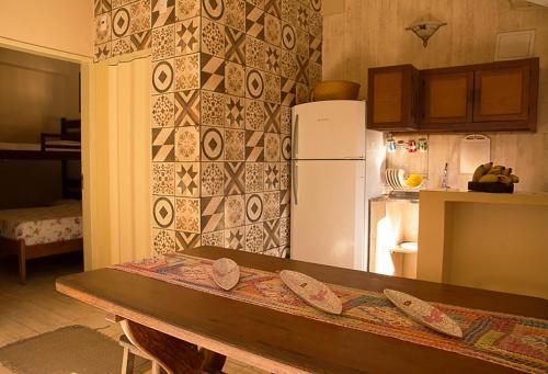 Virtuvė arba virtuvėlė apgyvendinimo įstaigoje Trindade Hospeda - Casa 2 - 20 Passos da Areia