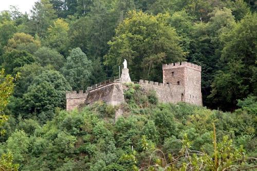 an old castle sitting on top of a hill at Le gîte du chateau dans le centre de schirmeck in Schirmeck