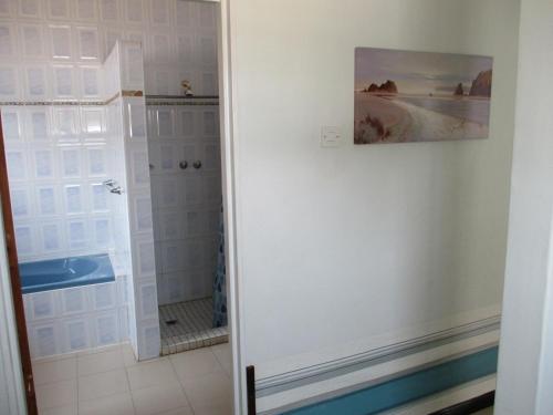 
A bathroom at Blue Lagoon Lodge Blantyre
