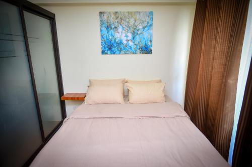Foto da galeria de 1BR Apartment with Self check in, Pool & Netflix em Camaman