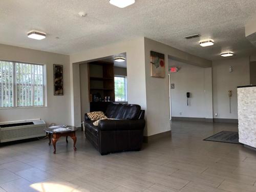 Ruang duduk di Microtel Inn by Wyndham - Murfreesboro