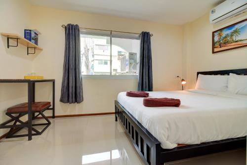 Ένα ή περισσότερα κρεβάτια σε δωμάτιο στο Red Pin Inn 好运旅馆