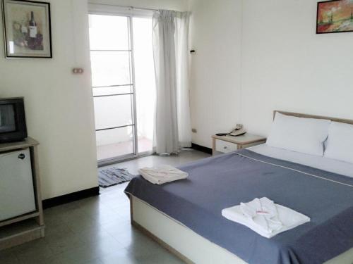 Postel nebo postele na pokoji v ubytování M In Korat Service Apartment