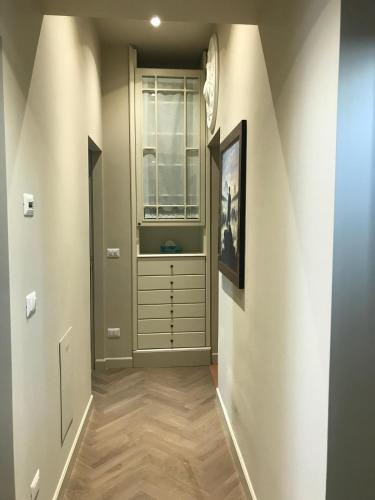 a hallway with a dresser and a window at Luigi in Palazzo Bianchi in Parma
