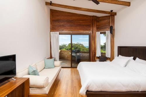 Postel nebo postele na pokoji v ubytování Spacious & Cozy Villa Melody