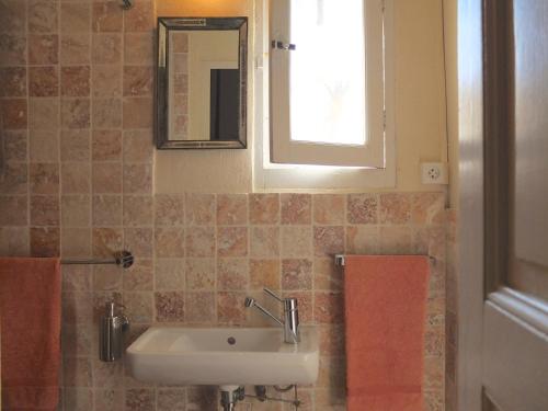 a bathroom with a sink and a window at Arles Bienvenue in Arles