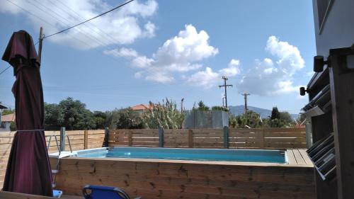 Bazén v ubytování Dolce Vita Apartments - Spacious Renovated Apartments with Unique Decor Perfect for 4 in Laganas Ideal for Fun and Relaxation By Villa Mana Gers nebo v jeho okolí