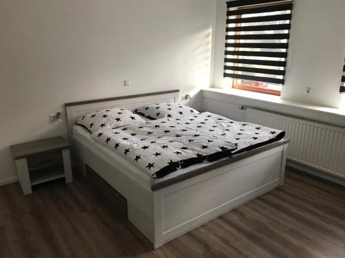 Un pat sau paturi într-o cameră la Hademarscher Hof