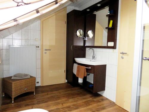 a bathroom with a sink and a mirror at Pension Weiß in Hohenwarth