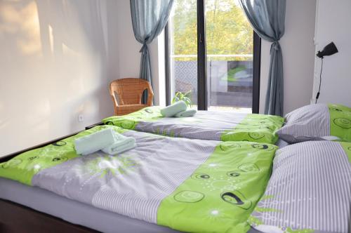 two beds sitting next to each other in a bedroom at Rezidencia Amélia in Bardejovské Kúpele