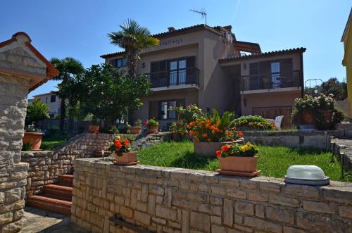 Apartments and Rooms Viktorija