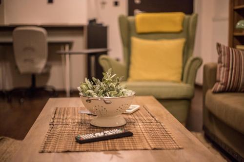 A seating area at Octagon Apartments, Nilie Hospitality MGMT