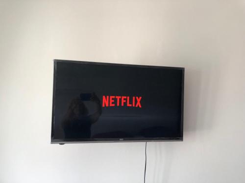 Télévision ou salle de divertissement dans l'établissement Departamento Centro Vista al Obelisco para 5 personas