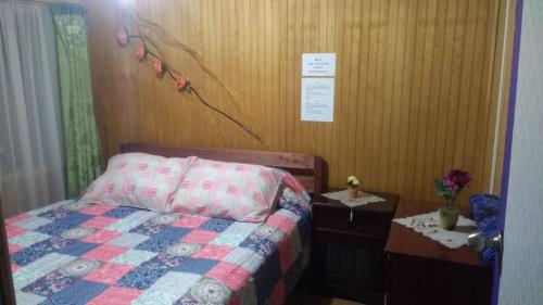 a bedroom with a bed and two nightstands and a bed sidx sidx sidx at "Mi Hostal Tu Casa" Hostal Familiar SOLO EMPRESAS, TURISTAS y VIAJEROS in Puerto Montt