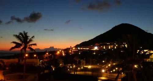 a view of a city at night with a mountain at 海灘戀情 Beach Love 近沙灘-國旅卡特約商店 陽台房 希臘地中海風格 in Eluan
