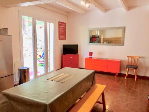 Kuchyň nebo kuchyňský kout v ubytování Maison vacances à la Madrague Saint Cyr Sur Mer