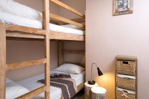 a bunk bed room with two bunk beds at Vila De La Mar & Spa in Saintes-Maries-de-la-Mer