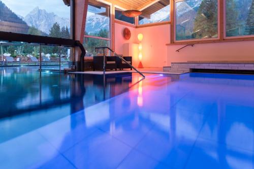 an empty swimming pool with a stair in a building at BAD MOOS - Aqua Spa Resort in Sesto