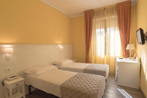 Una cama o camas en una habitación de Hotel Marisa