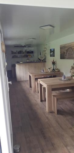 Kuchyň nebo kuchyňský kout v ubytování Cafe Sander´s Camping auf der Mosel