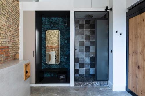 Koupelna v ubytování The Foundry Suites