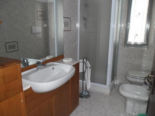 a bathroom with a sink and a toilet at Poggio Petrella in Manciano