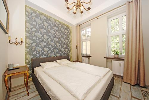 Ένα ή περισσότερα κρεβάτια σε δωμάτιο στο Retro Apartament na Starowce