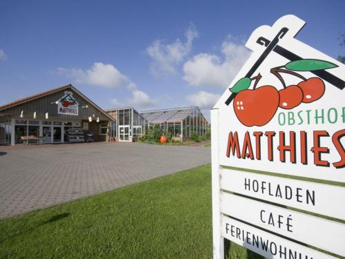 Un certificado, premio, letrero u otro documento en Fewo Obsthof Matthies