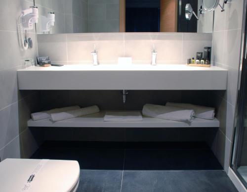 Koupelna v ubytování Met Hotel
