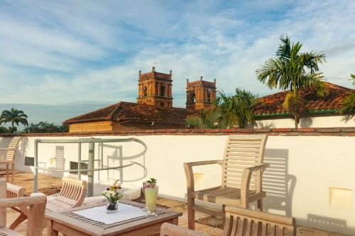 a patio with chairs and a table on a roof at Casa Oniri Hotel Boutique in Barichara
