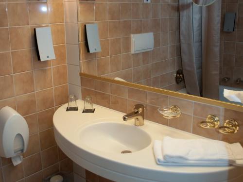 Salle de bains dans l'établissement First Hotel Olofström