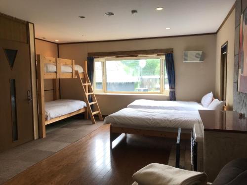Katil atau katil-katil dalam bilik di Slowlife Lodge