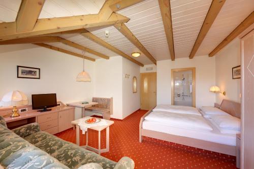 Postel nebo postele na pokoji v ubytování Hotel Dolomitenblick