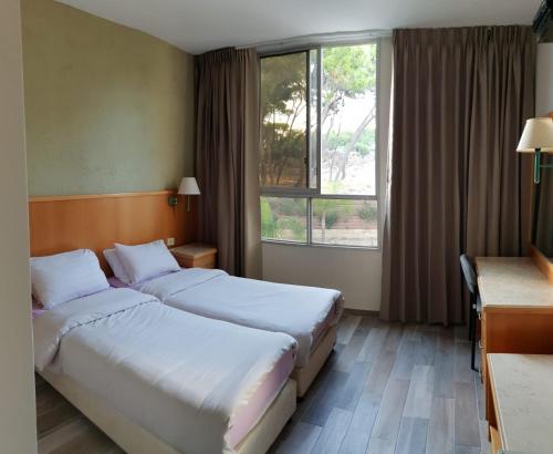 Gallery image of Marom Hotel in Haifa