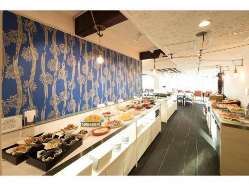 Makanan di atau berdekatan hotel