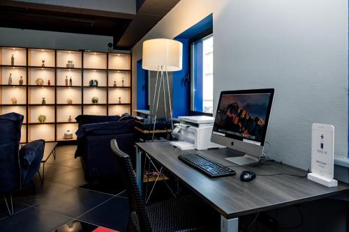 an office with a desk with a computer on it at Mercure Kyiv Congress in Kyiv