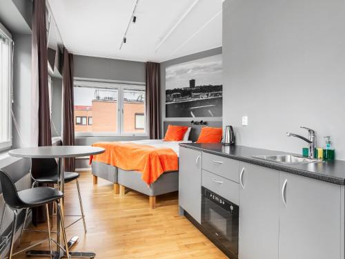 Aiden by Best Western Stockholm Kistaにあるキッチンまたは簡易キッチン