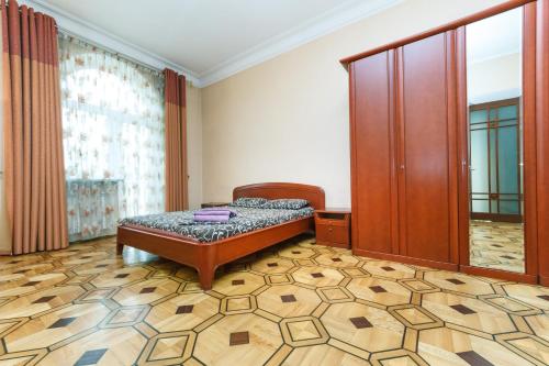 a bedroom with a bed in a room at Квартира на Крещатике in Kyiv