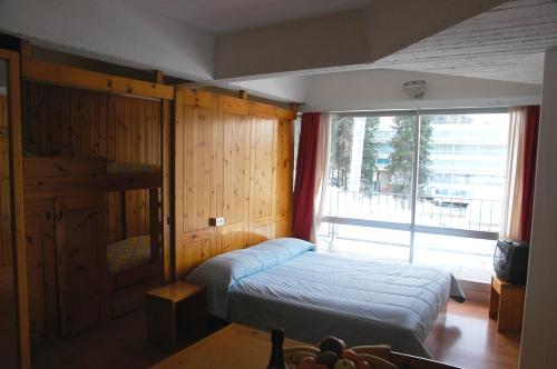 Llit o llits en una habitació de TH 1400 Hotel