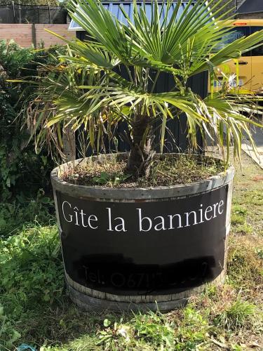 a sign for a cafe la bankerer in front of a plant at Gite 5 pers avec 2h espace bien-être privatisé inclus dans le prix de la nuit 80m2 de détente in Équilly