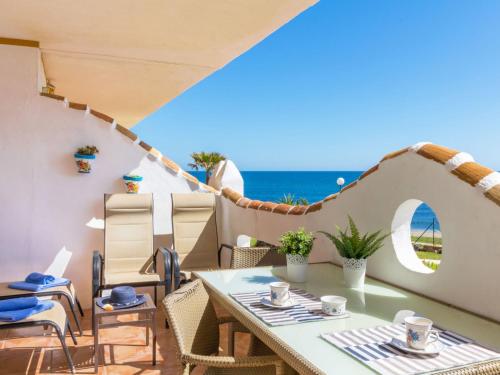 Restaurant o un lloc per menjar a Apartment Royal Beach by Interhome