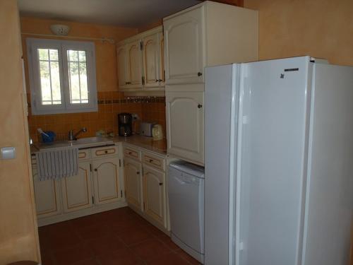 Η κουζίνα ή μικρή κουζίνα στο Appartement dans la résidence LES MAZETS DE CAMARGUE