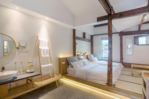 Hongcun old street Country Houseにあるベッド