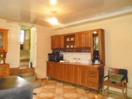 Kuchyň nebo kuchyňský kout v ubytování Jimsher Naveriani Guesthouse