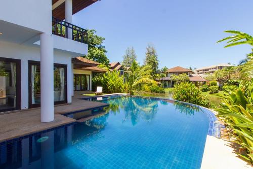 Bazén v ubytování Surin Springs Villa by Alexanders nebo v jeho okolí