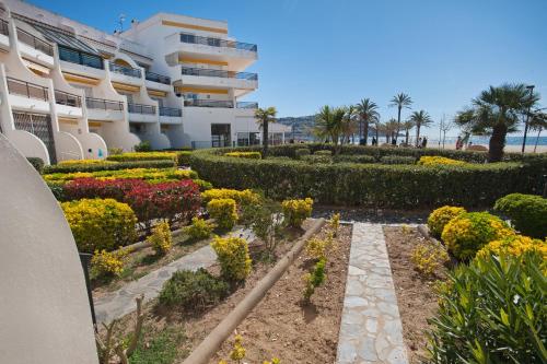 Apartamento a pie de playa, climatizado y parking