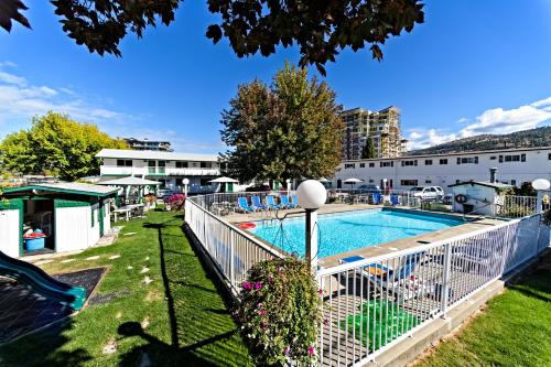 a pool at a resort with a playground at Empire Motel in Penticton