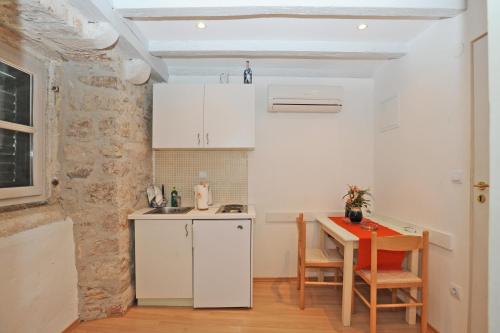 Dapur atau dapur kecil di Studio Čikato