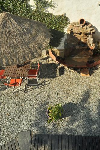 an overhead view of a patio with chairs and a fire pit at Apart Piedra Libre in Tandil